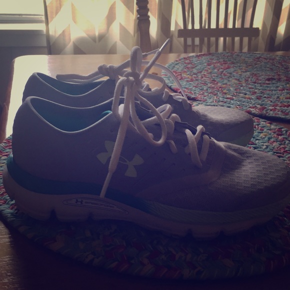 under armor have only been worn twice - Picture 1 of 1